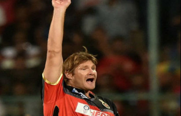 শেন ওয়াটসন : অস্ট্রেলিয়ার অলরাউন্ডার শেন ওয়াটসন আইপিএলের প্রথম বছর থেকেই খেলছেন। প্রথমে রাজস্থান রয়্যালস ও পরে আরসিবির হয়ে খেলা ওয়াটসন ৯৯টি ম্যাচ খেলে ২৬১২ রান করেছেন ২টি শতরান ও ১৪টি অর্ধশতরান করেছেন।