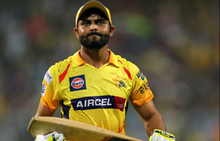 রবীন্দ্র জাদেজা : ২০১২ সালে চেন্নাই সুপার কিংসের হয়ে ব্যাট করতে নেমে হিট উইকেট আউট হন রবীন্দ্র জাদেজা। প্রতিপক্ষ ছিল ডেকান চার্জার্স হায়দ্রাবাদ। বোলার ছিলেন ডেল স্টেইন।