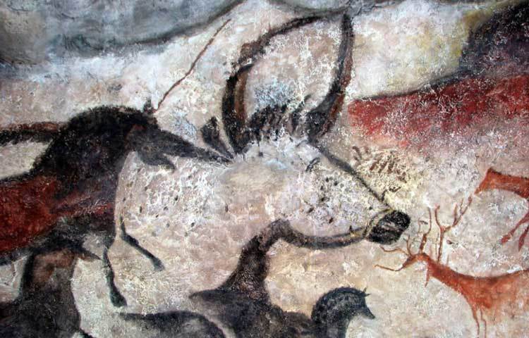 লাস্ক গুহা, ফ্রান্স : বিশেষজ্ঞদের মতে, এই গুহার বয়স ১৭০০০ বছর। গুহাচিত্রের নানা নিদর্শন পাওয়া গেছে এখানে। ইউনেস্কোর &lsquo;ওয়ার্ল্ড হেরিটেজ সাইট&rsquo;-এর তকমা পেয়েছে ফ্রান্সের এই গুহা।