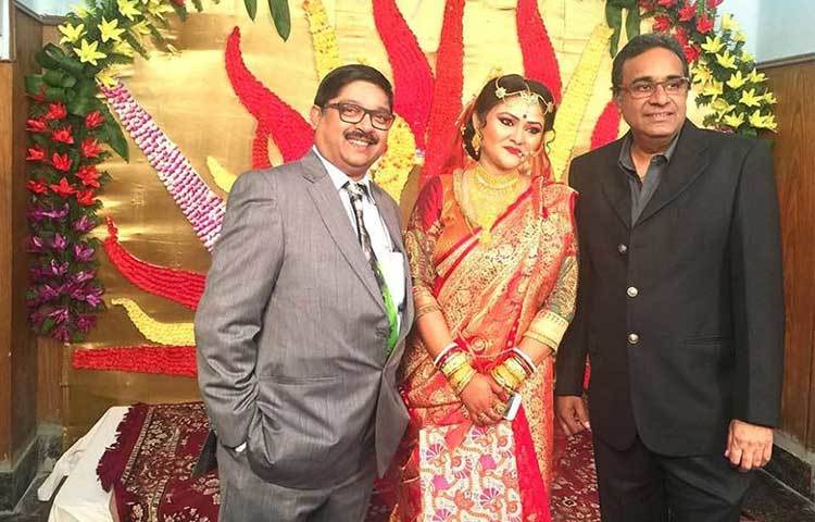 একটি সাক্ষাৎকারে জানিয়েছিলেন কনীনিকা যে ওই ছবির শুটিংয়ের সময়েই সুরজিতের সঙ্গে তার আলাপ হয়।