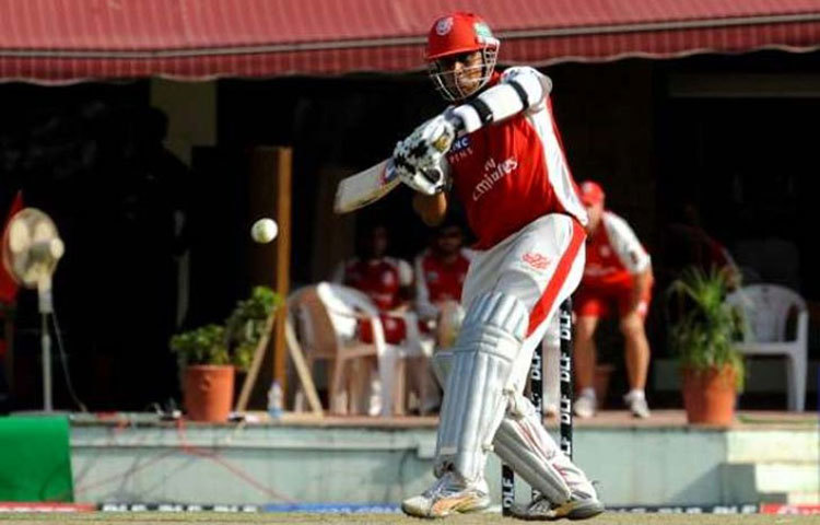 পল ভলথাটি : এখনও এই নামটা অনেকের মনে জ্বলজ্বল করছে। ২০১১ আইপিএলে মহারাষ্ট্রের এই ব্যাটসম্যান রাতারাতি হিরো হয়ে উঠেছিলেন। পরের আইপিলএল থেকে আস্তে আস্তে নামটা মুছে যায় এই মারকুটে ব্যাটসম্যানের।