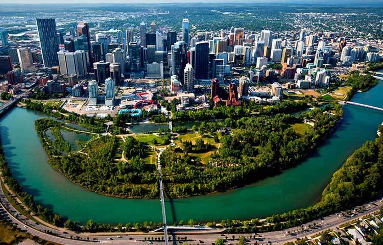 ক্যালগারি, কানাডা : চারদিকে জলে ঘেরা এই শহরের প্রতিটি নিশ্বাসে প্রশান্তির পরশ পাওয়া যায়।