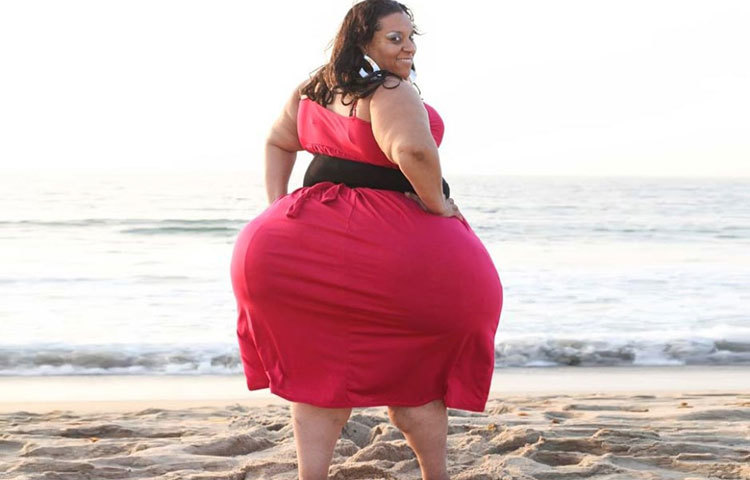 মিকেল রুফিনেলি : ইনি হলেন পৃথিবীর সবচেয়ে ব্যাপ্ত নিতম্বের অধিকারিণী।