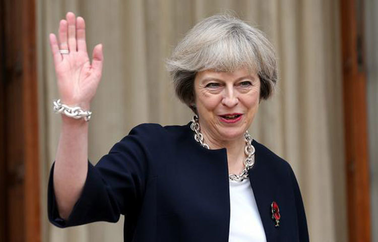 থেরেসা মে : যুক্তরাজ্যের প্রধানমন্ত্রী থেরেসা মে বছরে বেতন পান ১ লাখ ৭৮ হাজার ২৫০ ডলার।
