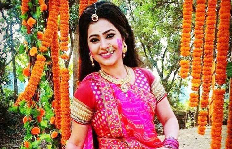 জেসমিন রায় : বালিকা বধুর সাজে সেজেছেন। ক্যারিয়ারের শুরু থেকেই তিনি সমান জনপ্রিয়।