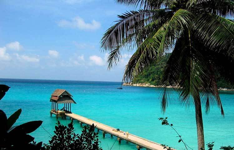 মালয়েশিয়ার &lsquo;পালাও&rsquo; সমুদ্রসৈকত। এখানে যেন প্রকৃতি তার সব রূপ ঢেলে দিয়েছেন।