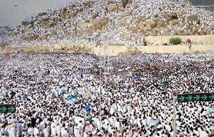আরাফাতের ময়দান : নবনির্মিত মক্কার উত্তরে চতুর্দিক থেকে দুই কিলোমিটারের সুবিশাল প্রান্তর হচ্ছে আরাফাতের ময়দান। এই ময়দানেই ৯ জিলহজ্জ হাজিগণ অকুফে (অবস্থান) আরাফাহ করেন, যা হজের অন্যতম ফরজ বা রোকন।