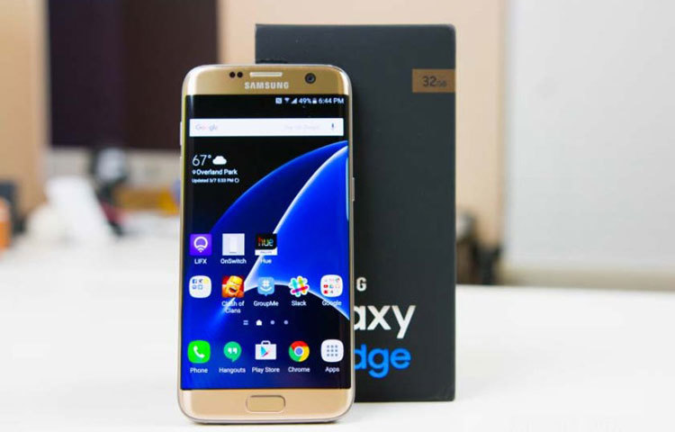 স্যামসাং গ্যালাক্সি এস সেভেন এডজ : এক থেকে চার নম্বরে অ্যাপল। এর পরে পঞ্চম স্থানে স্যামসাংয়ের গ্যালাক্সি এস সেভেন স্মার্টফোন। এই মোবাইলটির দাম ৪৪ হাজার টাকার কাছাকাছি। ৪ জিবি র&zwnj;্যাম, ৩৬০০ এমএএইচ ব্যাটারি এবং কোয়াড এইচডি সুপার অ্যামোলেড ডিসপ্লে রয়েছে এই স্মার্টফোনটির।