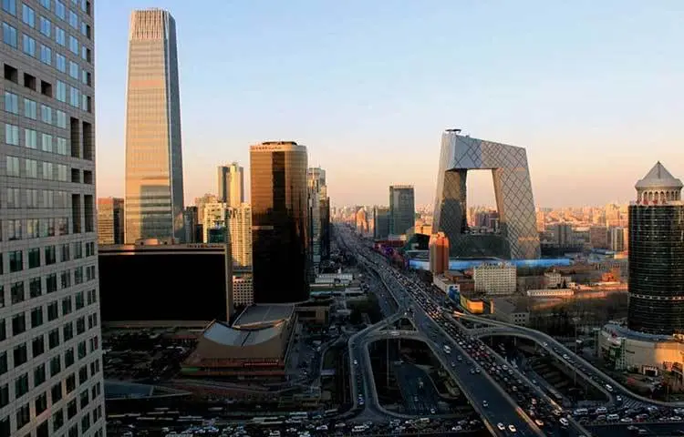 বেইজিং : চীনের এই শহরটি যেন ব্যস্ততার জ্বলন্ত উদাহরণ। এখানের মানুষ সময়ের সঙ্গে পাল্লা দিয়ে ছোটে।