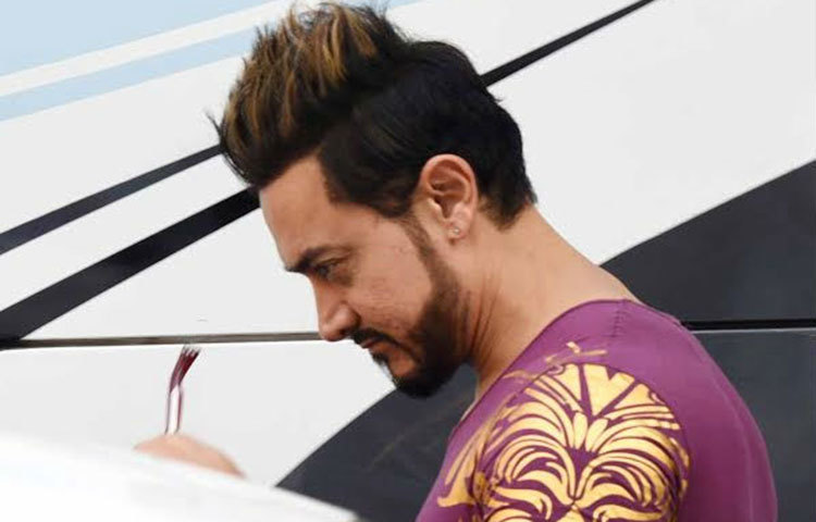 আমির খান : &lsquo;মিস্টার পারফেকশনিস্ট&rsquo; খ্যাত বলিউড তারকা আমির খানের মোট সম্পদের পরিমাণ ১৮ কোটি মার্কিন ডলার।