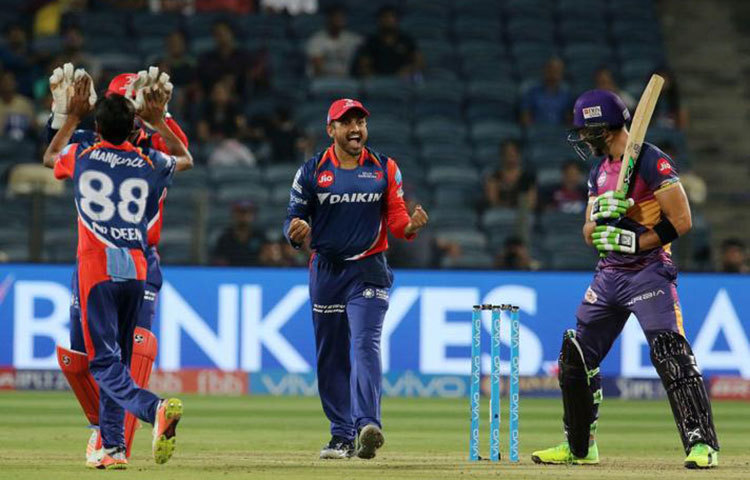 দিল্লির পক্ষে উইকেটরক্ষক ঋসভ পন্ত ৩, স্যামসন ও মরিস ২ টি, নাদিম, নায়ার ও মিশ্র ১ টি করে ক্যাচ ধরেছেন।