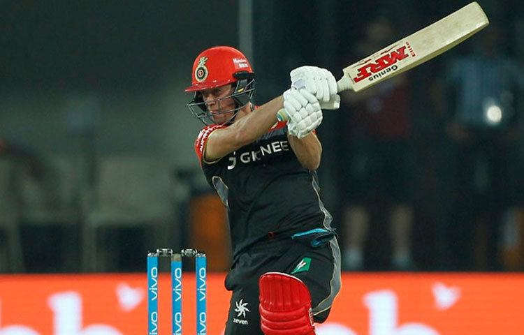 বিশ্ববিখ্যাত ক্রিকেটার এবি ডিভিলিয়ার্স আইপিএলে ১৫০টি ছক্কা মেরেছেন।