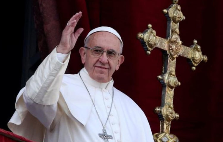 পোপ ফ্রান্সিস : রোমান ক্যাথলিক চার্চের পোপ, খ্রিস্টানদের সর্বোচ্চ ধর্মগুরু। তিনি বর্তমান বিশ্বের ক্ষমতাধর ব্যক্তিদের তালিকায় পঞ্চম স্থানে রয়েছেন।