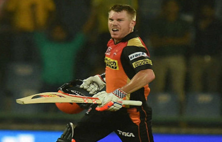 ডেভিড ওয়ার্নার : ২০১৩ সাল থেকে সানরাইজার্স হায়দ্রাবাদের অধিনায়ক হন ডেভিড ওয়ার্নার। গত বছরেই দলকে সেরার শিরোপা জেতাতে সফল হন তিনি। এখনও পর্যন্ত হায়দ্রাবাদ ছাড়াও দিল্লি ডেয়ারডেভিলের হয়ে অধিনায়কত্ব করেছেন।