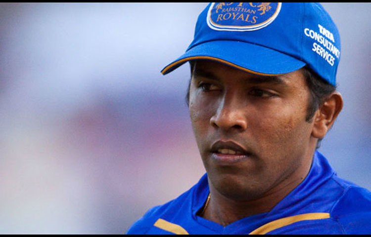 স্বপ্নিল আসনোদকর : রাজস্থান রয়্যালসের হয়ে ২০০৯ সালে স্বপ্নিল হিট উইকেট আউট হন। বিপক্ষ ছিলেন চেন্নাই সুপার কিংসের বোলার অ্যালবি মর্কেল।