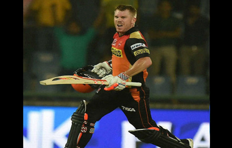 ডেভিড ওয়ার্নার : প্রথমে দিল্লি ডেয়ারডেভিলসের হয়ে খেলার পর বর্তমানে সানরাইজার্স হায়দ্রাবাদের অধিনায়ক ওয়ার্নার। ১০৭টি ম্যাচে এখন পর্যন্ত তার সংগ্রহ ৩,৬৫৫ রান। যার মধ্যে ২টি শতরান এবং ৩৪টি অর্ধশতক রয়েছে।