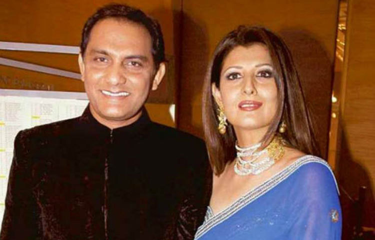 আজহারউদ্দিন-সঙ্গীতা বিজলানি : বলিউডে সাফল্যের দিকে ক্রমেই এগোনো সঙ্গীতা বিজলানির সঙ্গে ১৯৯৬ সালে পরিচয় হয় ভারতের স্টাইলিশ অধিনায়ক আজহারউদ্দিনের। খুব অল্প সময়ের মধ্যে তারা একে অপরের প্রেমে পড়েন।