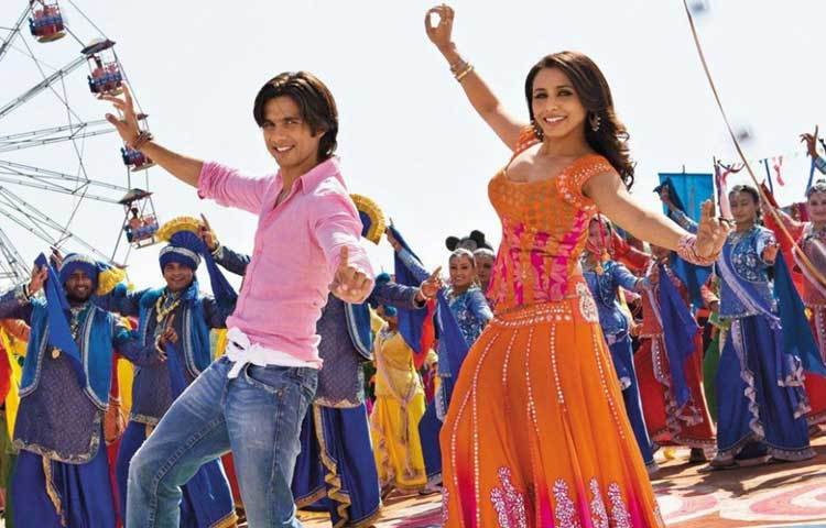 রানি মুখার্জি ও শহিদ কাপুর : &lsquo;দিল বোলে হড়িপ্পা&rsquo; ছবিতে একসঙ্গে দেখা গিয়েছিল শহিদ ও রানির জুটিকে। তাদের বয়সের ফারাক তিন বছরের।