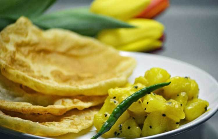 লুচি এই খাবারও পর্তুগিজদের হাত ধরে আমাদের দেশে এসেছে। এটি কিন্তু মোটেই বাঙালি খাবার নয়।