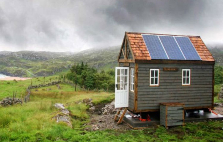 সুইডেনের স্টকহোমের এক দুর্গম এলাকায় ১৩৭ স্কয়ার মিটার জুড়ে রয়েছে এই ছোট্ট বাড়িটি।