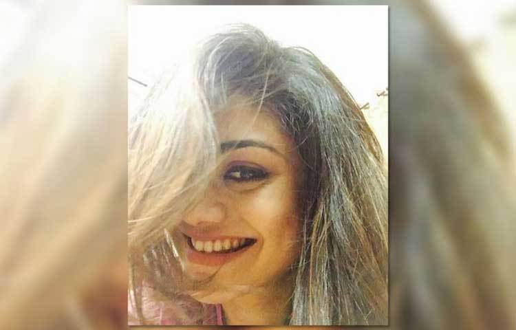 জনপ্রিয় ধারাবাহিক &lsquo;উতরণ&rsquo;খ্যাত সৃজিতা দে-কে একবার কিছু দুষ্কৃতকারী আক্রমণ করেছিল। এমন সময়ে কিছু দুষ্কৃকারী তার কাছ থেকে মোবাইল ফোন ছিনিয়ে নেয়।