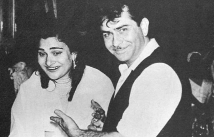 রাজ কাপুর-কৃষ্ণা রাজ কাপুর : কৃষ্ণাবাস রাজ কাপুরের সঙ্গে পারিবারিকভাবে বিয়ে হয়েছিল রাজ কাপুরের। রাজের বাবা পৃথ্বীরাজ কাপুরের এক দূরসম্পর্কের চাচার মেয়ে ছিলেন কৃষ্ণা।