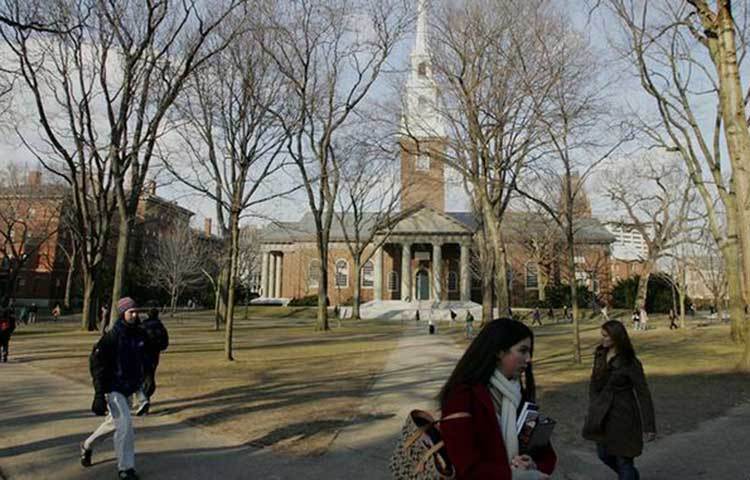 হার্ভার্ড বিশ্ববিদ্যালয়, যুক্তরাষ্ট্র : ১৬৩৬ সালে প্রতিষ্ঠিত বিশ্ববিদ্যালয়টি বিশ্বের সবচেয়ে মর্যাদাপূর্ণ বিশ্ববিদ্যালয় হিসেবে পরিচিত। এখানকার ৪৫ জন শিক্ষার্থী নোবেল জিতেছেন।