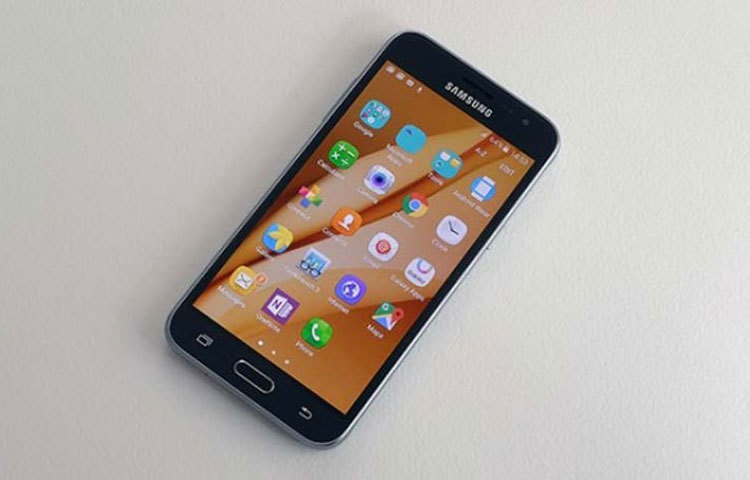 স্যামসাং গ্যালাক্সি জে থি : গত বছর মার্চ মাসে লঞ্চ হয় গ্যালাক্সি জে থ্রি। দাম ৮,৯৯০ টাকা। সবচেয়ে বেশি বিক্রি হওয়ার তালিকায় ৬ নম্বর স্থানে রয়েছে এই স্মার্টফোনটি।