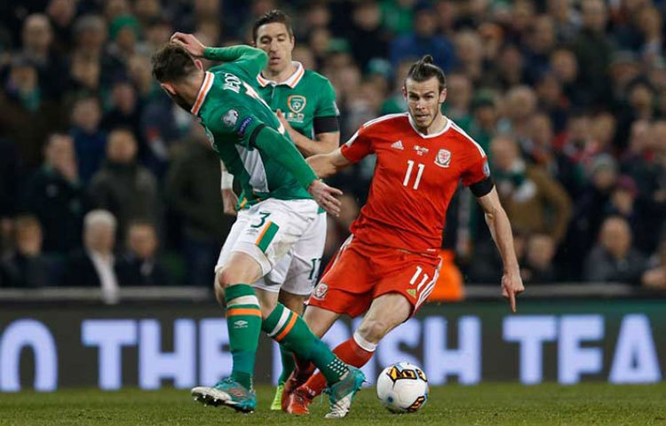 গ্যারেথ বেল : রোনাল্ডোর ক্ষেত্রেও যা হয়নি তা ওয়েলশ উইজার্ডের সঙ্গে করেছে রিয়াল মাদ্রিদ। ২০২২ সাল পর্যন্ত তার সঙ্গে চুক্তি করে ফেলেছে স্পেনের ক্লাবটি। ৯ কোটি পাউন্ডে বেলকে কিনেছিল রিয়াল।