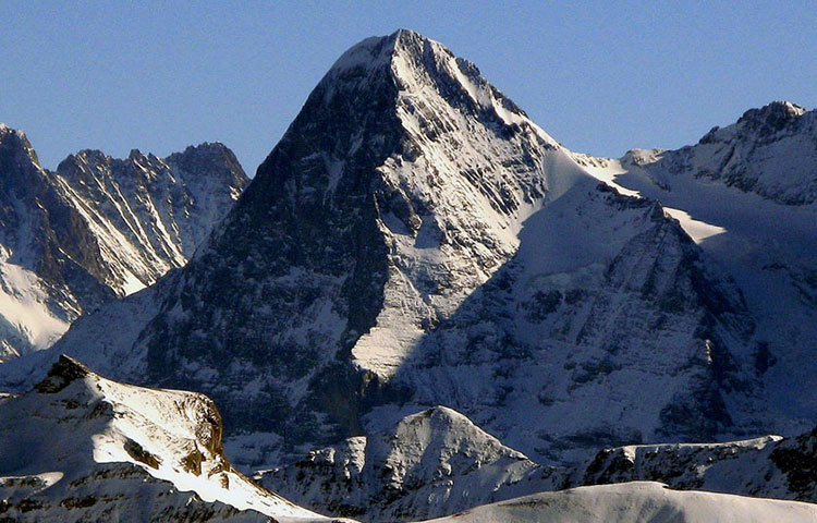 মাউন্ট এইগার, সুইজারল্যান্ড : এদেশের &lsquo;মাউন্ট এইগার&rsquo; পাহাড়ের সৌন্দর্য দেখতে বিভিন্ন দেশ থেকে পর্যটক ছুটে আসেন।