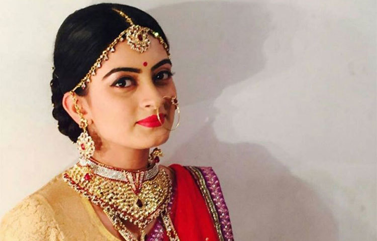 অঙ্কিতা মজুমদার : তিনি ভারতের নৈহাটির ঋষি বঙ্কিম চন্দ্র কলেজ থেকে বাংলা অনার্স নিয়ে পাশ করেছেন।