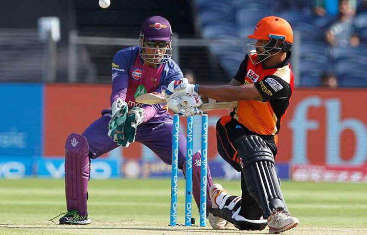 এক্ষেত্রে দ্বিতীয় স্থানে আছেন মহেন্দ্র সিং ধোনি। তিনি ৯৪ জন ব্যাটসম্যানকে প্যাভিলিয়নে পাঠানোর ব্যবস্থা করেছেন