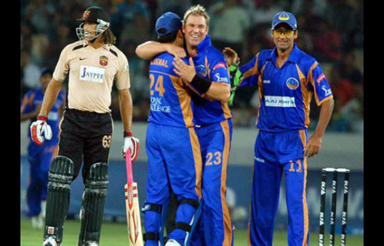 শেন ওয়ার্ন : ২০০৮ সালের প্রথম আইপিএল চ্যাম্পিয়ান রাজস্থান রয়্যালেসের অধিনায়ক ছিলেন অস্ট্রেলিয়ার জনপ্রিয় স্পিনার শেন ওয়ার্ন। ২০০৮ সাল থেকে ২০১১ সাল পর্যন্ত দলের অধিনায়ক ছিলেন তিনি।