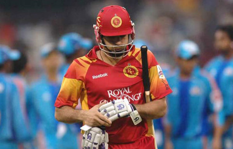 মিসবাহ উল হক : ২০০৮ সালে রয়্যাল চ্যালেঞ্জার্স ব্যাঙ্গালোরের হয়ে খেলা মিসবা উল হক কিংস ইলেভেন পাঞ্জাবের বিরুদ্ধে ম্যাচে হিট উইকেট হন।