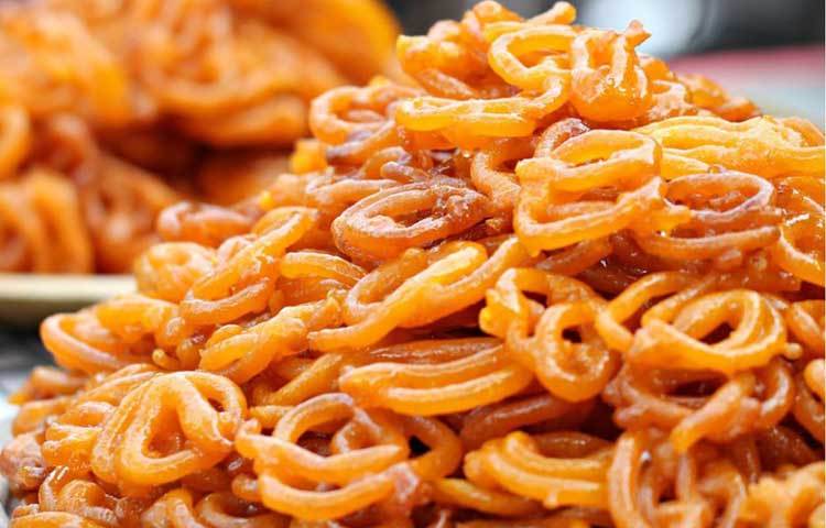 ভাজা মিষ্টির বেশিরভাগের উৎপত্তি মধ্যপ্রাচ্যে। সেখান থেকেই এসেছে জিলাপি।