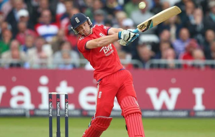 জস বাটলার : মিডল অর্ডারে ইংল্যান্ডের অন্যতম ভরসা বাটলার ভারতের বিরুদ্ধে টেস্ট সিরিজে নজর কেড়েছেন। ১৩ ইনিংসে চারটি হেফ সেঞ্চুরি এবং একটি সেঞ্চুরি করেছেন তিনি।