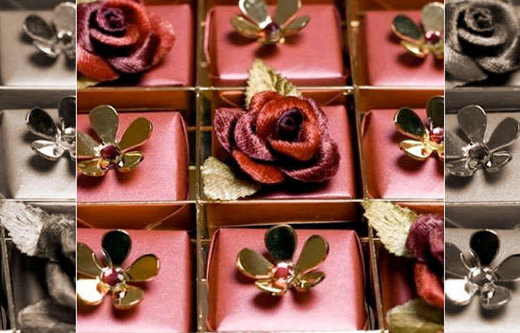 &lsquo;সোওয়ারোস্কি ক্রিস্টালসজ্জিত চকলেট&rsquo;। দাম ১০,০০০ ডলার।