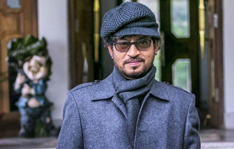 ইরফান খান : ছাত্র জীবন থেকেই জয়পুরের একটি স্কুলে শিক্ষকতা করতেন ইরফান। ছাত্র পিছু নিতেন ২৫ টাকা করে। কিন্তু বাড়ি থেকে কর্মস্থলের দূরত্ব ছিল অনেকটা। যেতে আসতেই অনেকটা সময় ব্যয় হত। তাই মাইনের টাকা জমিয়ে প্রথম একটা সাইকেল কিনেছিলেন তিনি।