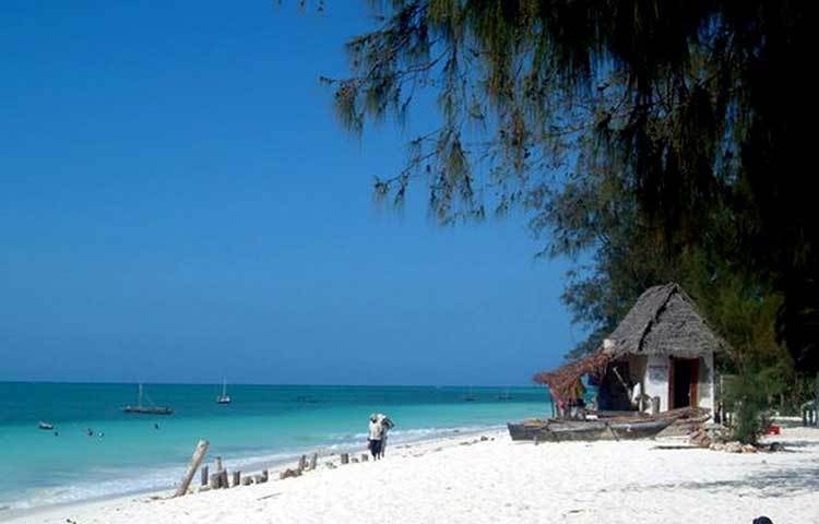 তানজানিয়ার &lsquo;জানজিবার&rsquo; সমুদ্রসৈকত। এই সমুদ্রসৈকতটি সেদেশে রাজস্ব আয়ের অন্যতম উৎস।