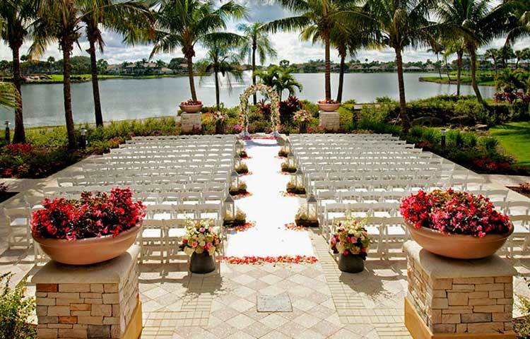 ফ্লোরিডার এই জায়গায় বিশ্বের অনেক সৌন্দর্যপ্রেমী পাত্র-পাত্রীদের বিয়ে অনুষ্ঠিত হয়।