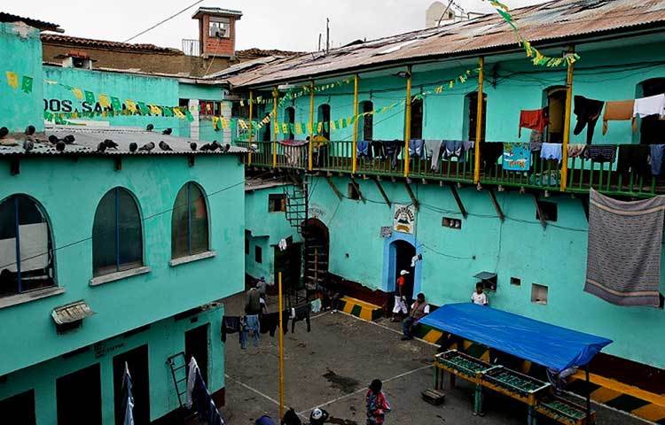 বিশ্বের বিলাসবহুল বলিভিয়ার সান পেড্রো-তে রয়েছে।