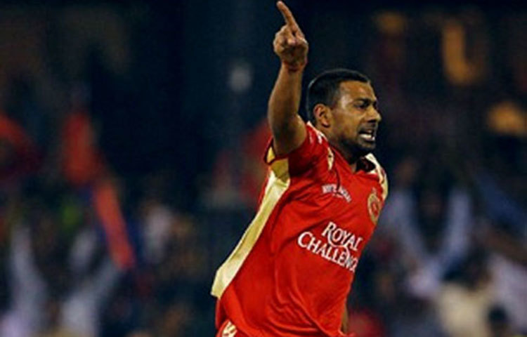 ২০১০ সালের আইপিএলে হ্যাটট্রিক করেছিলেন প্রভীন কুমার।