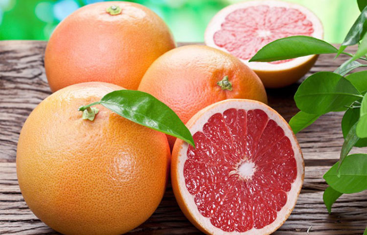 গ্রেপফ্রুট : আধ কাপ গ্রেপফ্রুটের মধ্যেই থাকে ৪৩ মিলিগ্রাম ভিটামিন সি রয়েছে।