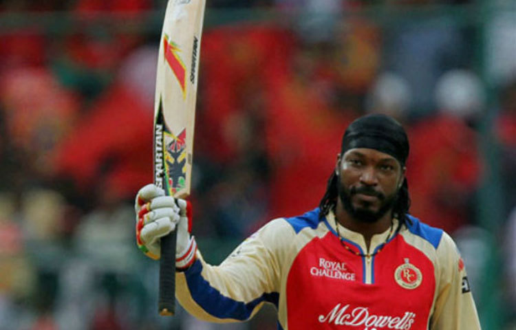 ক্রিস গেইল : প্রথমে কলকাতা নাইট রাইডার্সের হয়ে খেলার পর এখন তিনি রয়্যাল চ্যালেঞ্জার্স ব্যাঙ্গালুরুর সম্পদ। ৯৭টি ম্যাচে তার সংগ্রহ ৩,৫৭০ রান। ৫টি শতরান ও ২১টি অর্ধশতরান করেছেন তিনি।