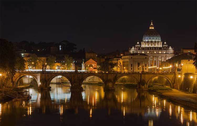 পন্টে সান&rsquo;অ্যাঞ্জেলো : ১৩৬ খ্রিস্টাব্দে রোমের সম্রাট হারডিয়ান এই সেতুটি নির্মাণের আদেশ দেন। এটি রোমের সবচেয়ে বিখ্যাত সেতু।