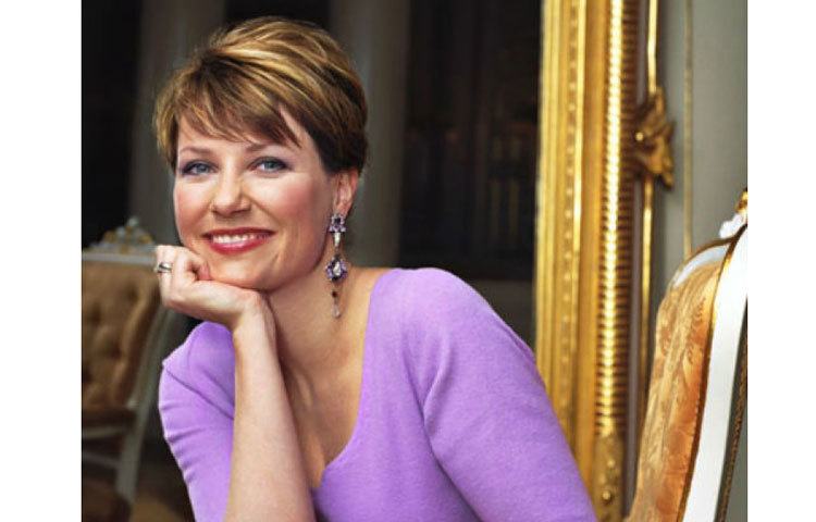 নরওয়ের রাজা পঞ্চম হেরাল্ডের একমাত্র মেয়ে রাজকুমারী মার্থা লুইস গ&oslash;ামারাস হওয়ার সঙ্গে সঙ্গে ফ্যাশন সচেতন বটে। সার্টিফায়েট ফিজিওথেরাপিস্ট হওয়া সত্তে&iexcl;ও মন দিয়েছেন সঙ্গীতে। আপাতত বিনোদন জগতে জমিয়ে ব্যবসা করছেন তিনি।