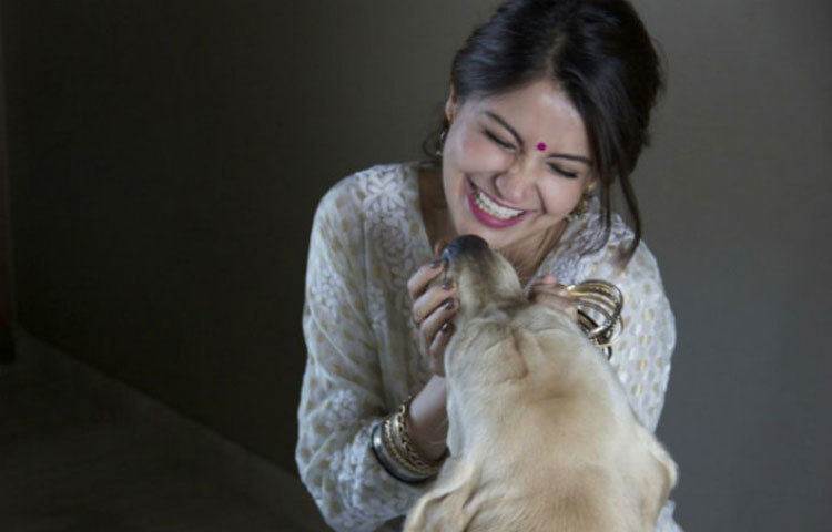 অনুশকা শর্মা : পোষ্যকে নিজের ছেলেই মনে করেন অনুশকা। তাই নাম দিয়েছেন ডুড শর্মা। পোষ্যের সঙ্গে প্রায়ই সোশ্যাল মিডিয়ায় ছবি পোস্ট করেন নায়িকা।