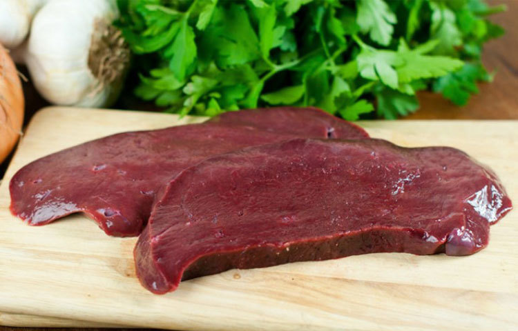 লিভার : মুরগি বা খাসির লিভার খেতে আপনি ভালবাসেন? বেশি লিভার খেলেও হতে পারে সমস্যা। শরীরে অতিরিক্ত পরিমাণে ভিটামিন &lsquo;এ&rsquo; এবং তামা থাকে। এগুলো শরীরে বেশি হয়ে গেলে হাড় ভঙ্গুর হওয়ার সমস্যা বেড়ে যাওয়ার সম্ভাবনা প্রবল।