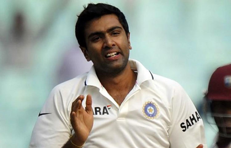 রবিচন্দ্রন অশ্বিন : আইসিসির বর্ষসেরা পুরস্কার মঞ্চে নিজেই স্বীকার করেছেন ২০১৬ সাল সবচেয়ে স্পেশাল তার কাছে। আইসিসির বর্ষসেরা ক্রিকেটার এবং টেস্ট ক্রিকেটারে সম্মান পেলেন এ বছরে। ব্যাটে ও বলে সমান দক্ষতা দেখিয়েছেন তিনি।