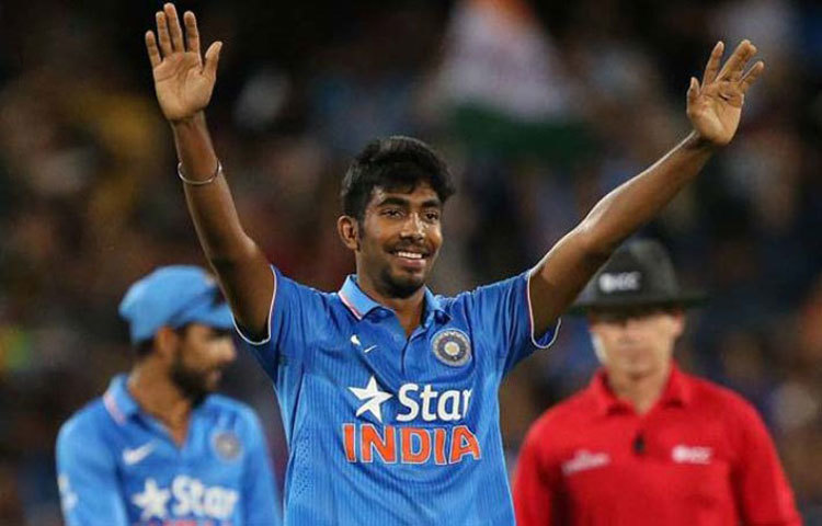 জসপ্রিত বুমরাহ : ক্রিকেট অস্ট্রেলিয়ার বর্ষসেরা দলের দ্বিতীয় ভারতীয়। চলতি বছর আন্তর্জাতিক ওয়ান ডে-তে অভিষেক করা এই পেসার আট ম্যাচে ১৭টি উইকেট নিয়েছেন তিনি। ৪ উইকেট নিয়েছেন দুবার।